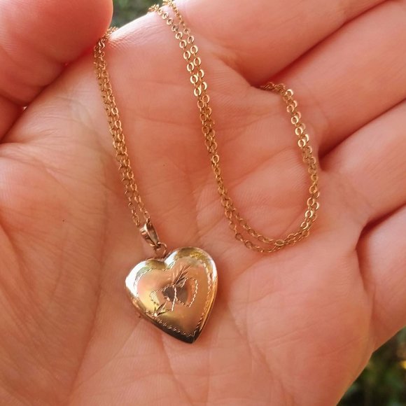 Vintage Jewelry - Vintage 14K Gold Heart Locket Pendant Necklace